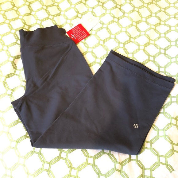 lululemon athletica Pants - Lululemon Relaxed Fit Crop II Pants Sz 4